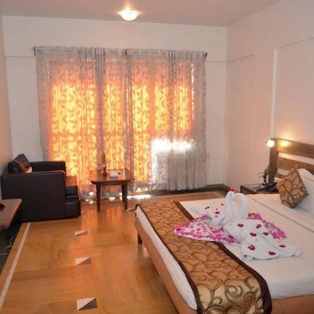 Sapphire Hotel Lonavala Ngoại thất bức ảnh