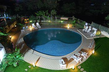 Sapphire Hotel Lonavala Ngoại thất bức ảnh