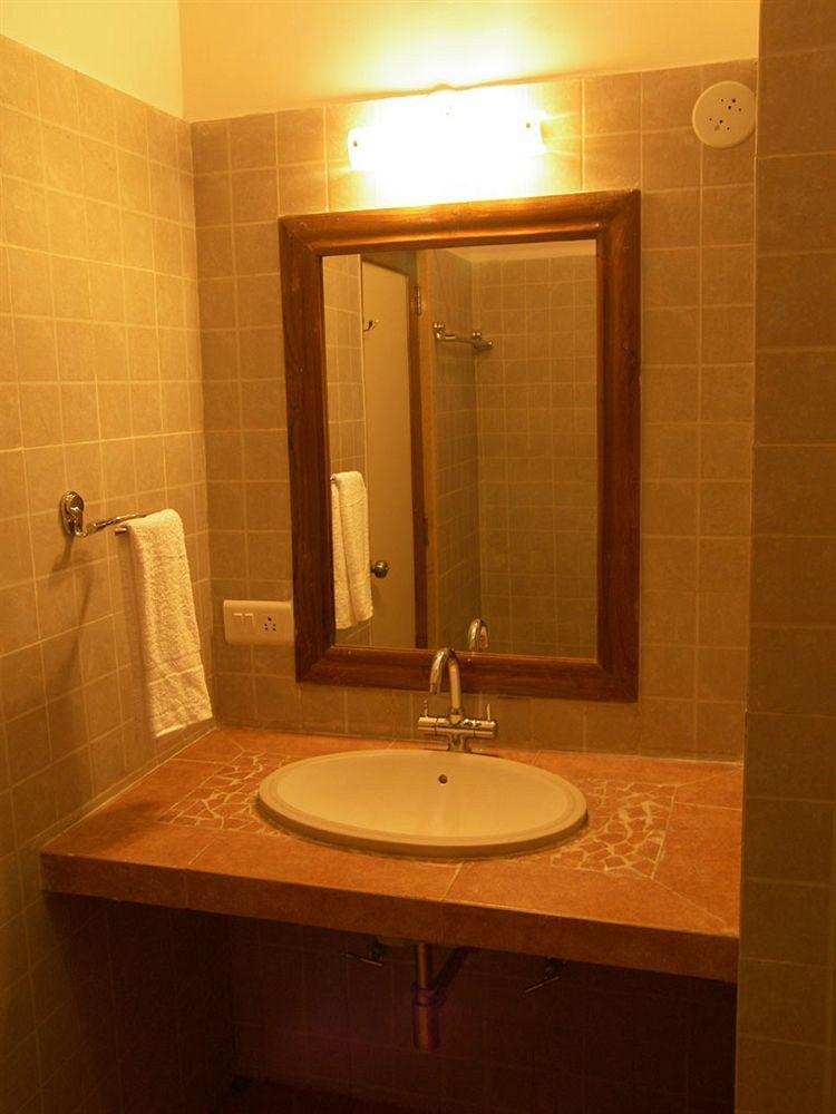 Sapphire Hotel Lonavala Ngoại thất bức ảnh