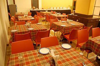 Sapphire Hotel Lonavala Ngoại thất bức ảnh