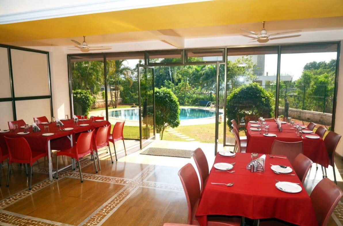Sapphire Hotel Lonavala Ngoại thất bức ảnh